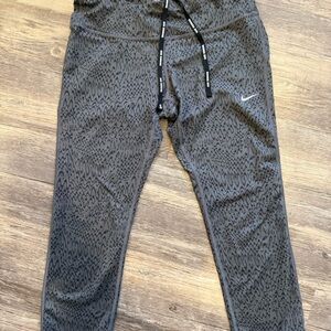Medium nike running capri leggings